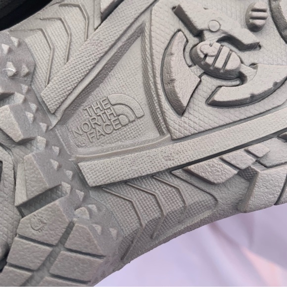 The North Face Waterproof/Insulated Boots (Size 4) Gray w/Seafoam Green Trim - Picture 10 of 16